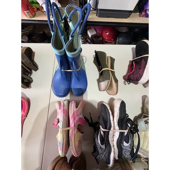 Lot of 19 Pairs of Girls Shoes-Sizes 11/12-Mixed Brands-Boots,Sandal,tennis shoe - Picture 4 of 16